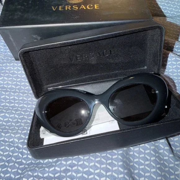 Versace Black Sunglasses. Brand new in the case with the box. - Picture 8 of 9